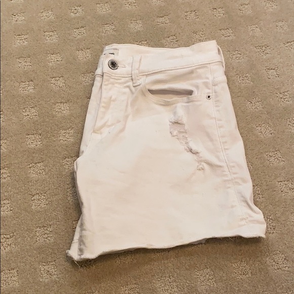 Distressed Boyfriend Short - Picture 6 of 9